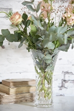 573203 vase i glas fra Jeanne d´Arc Living 24 cm med blomster - Tinashjem